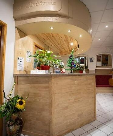 Hotel-Restaurant Le Saint Christophe Lourdes Buitenkant foto