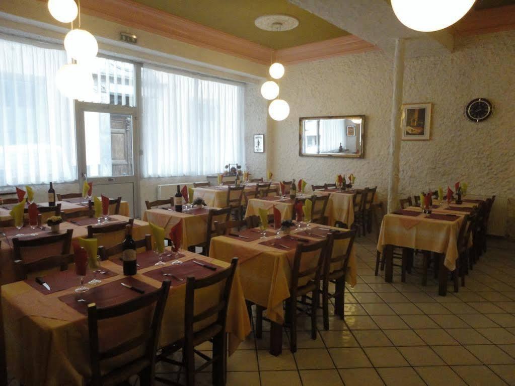 Hotel-Restaurant Le Saint Christophe Lourdes Buitenkant foto