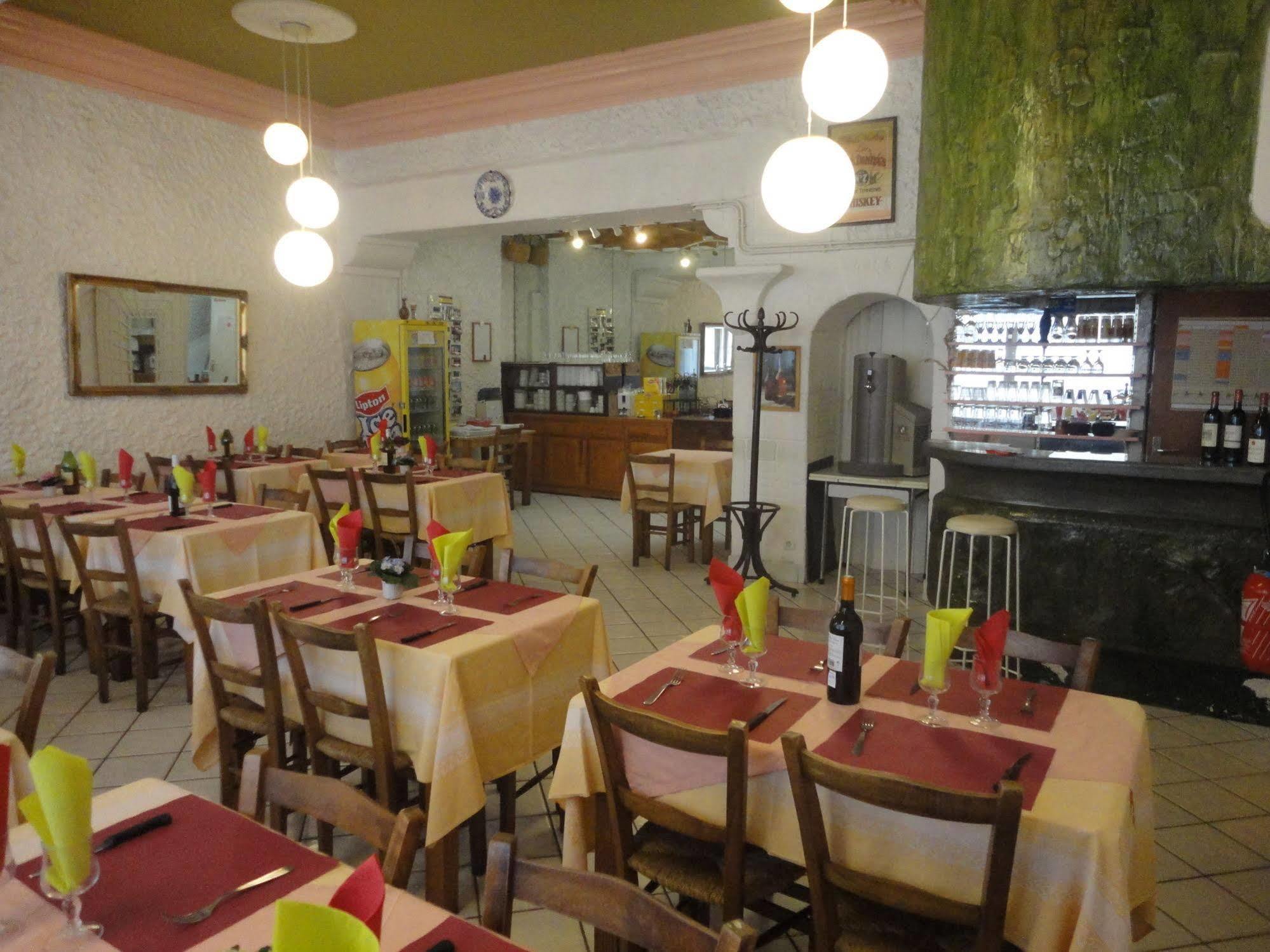Hotel-Restaurant Le Saint Christophe Lourdes Buitenkant foto