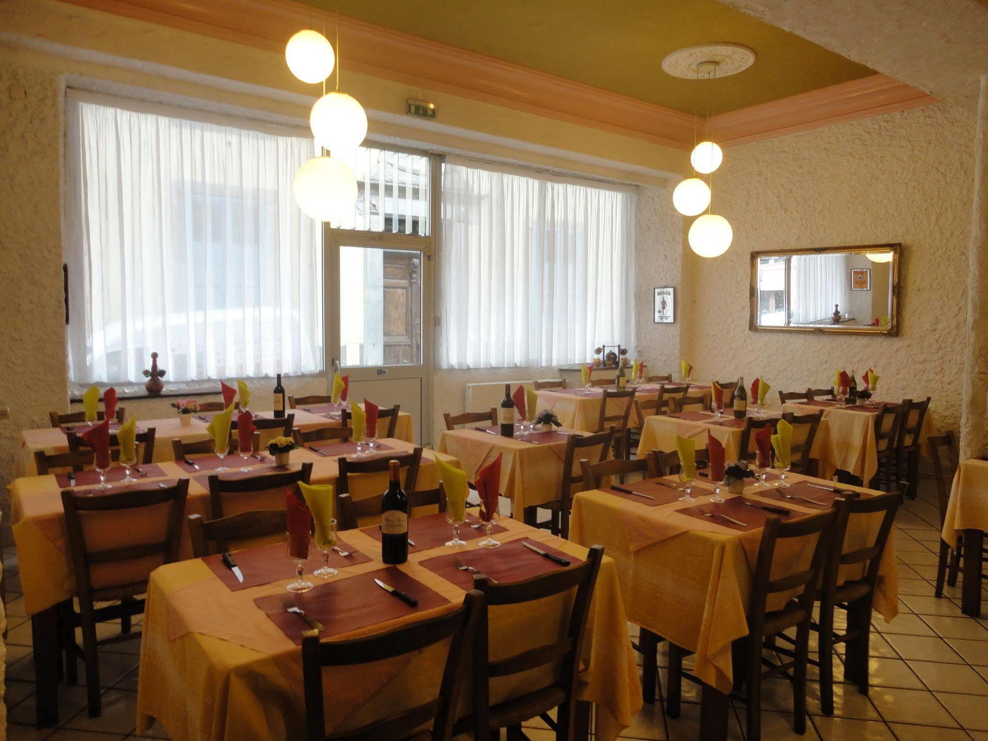 Hotel-Restaurant Le Saint Christophe Lourdes Buitenkant foto